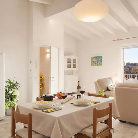 White In Marciaga Di Appartamento Costermano